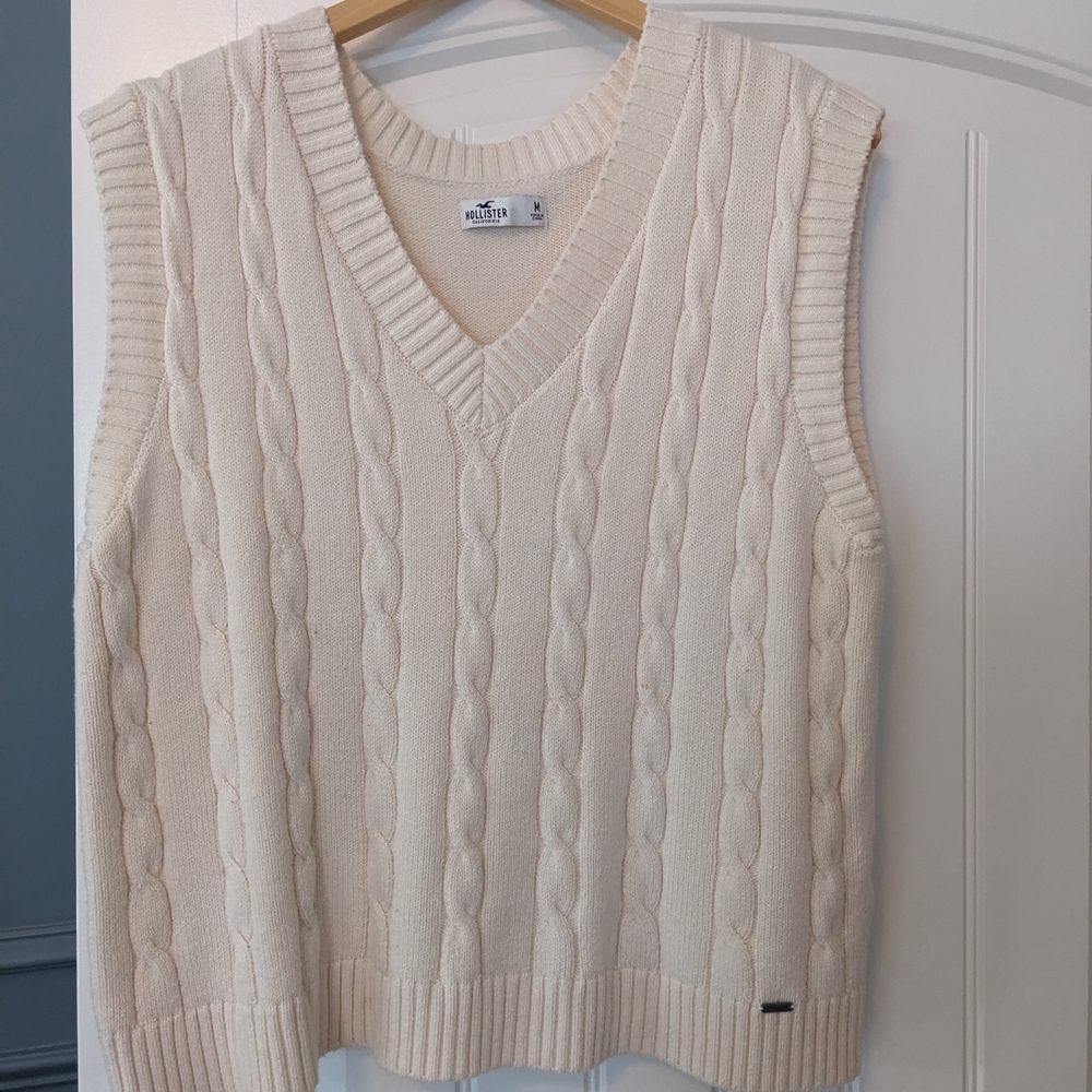 Hollister Women's Cream Cable Knit Sweater Vest